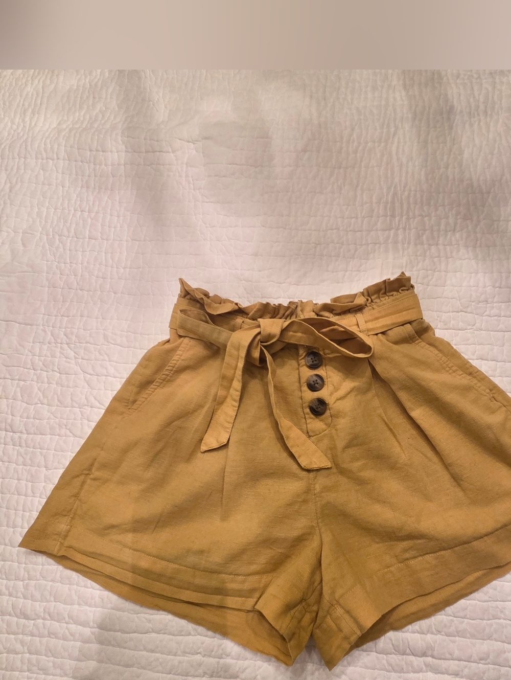 American Eagle High-Waist Paperbag Shorts in Mustard Yellow Size XS